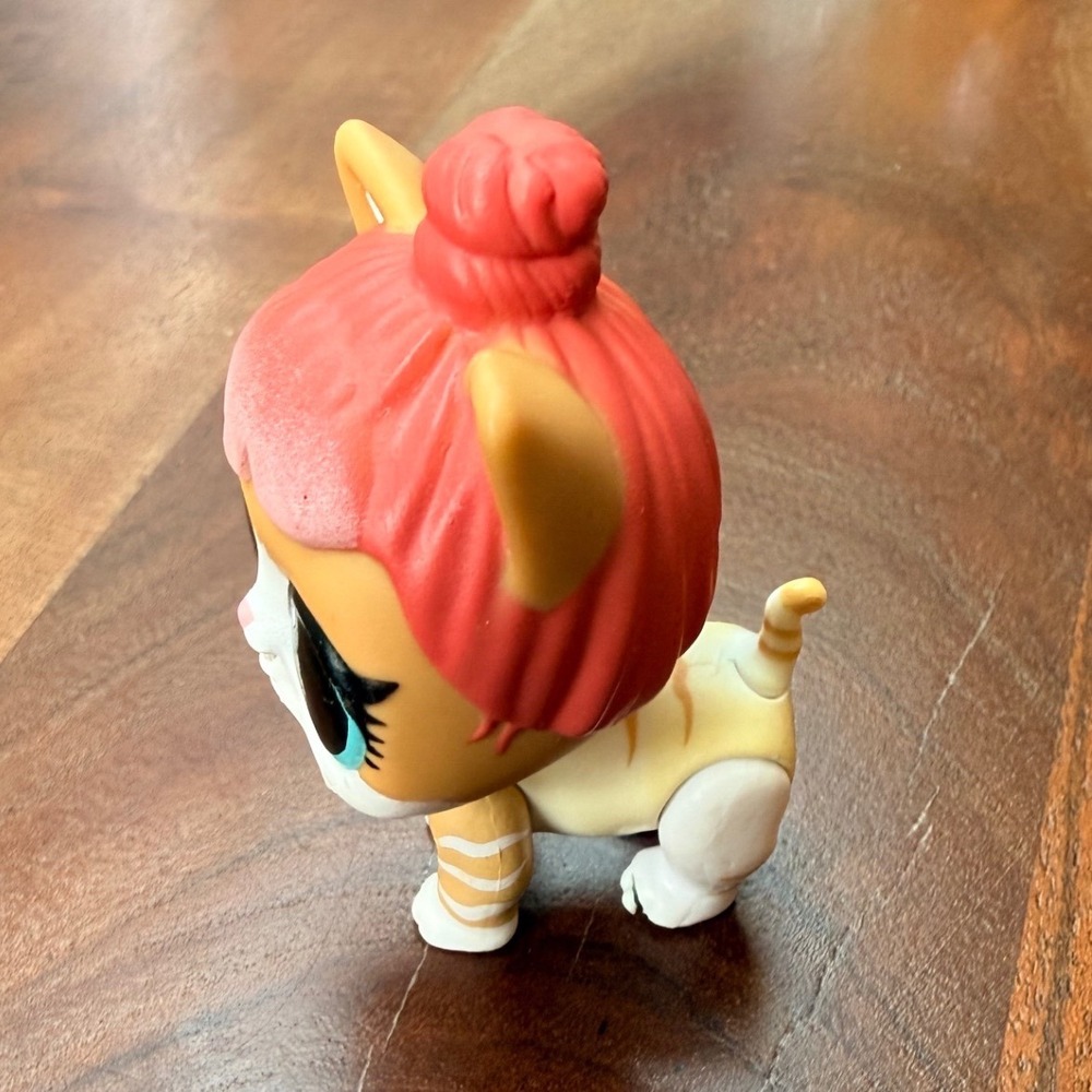 LOL Surprise Pets Eye Spy Series Kitty Bun Cat Figure Tan Pink Top Knot Bun - Picture 2 of 5